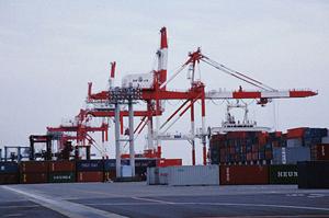 リニアスケールはRENISHAWで